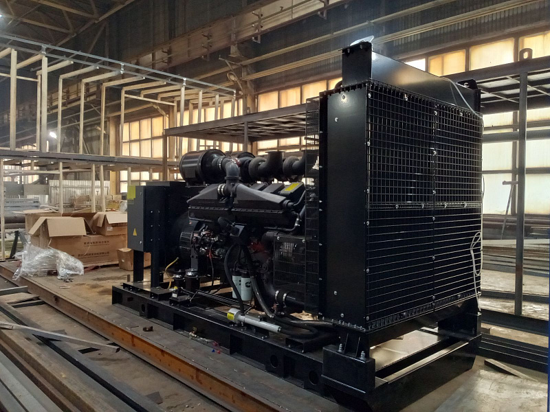 Дизельный генератор Cummins ARK-C 850 N5 в кожухе с АВР